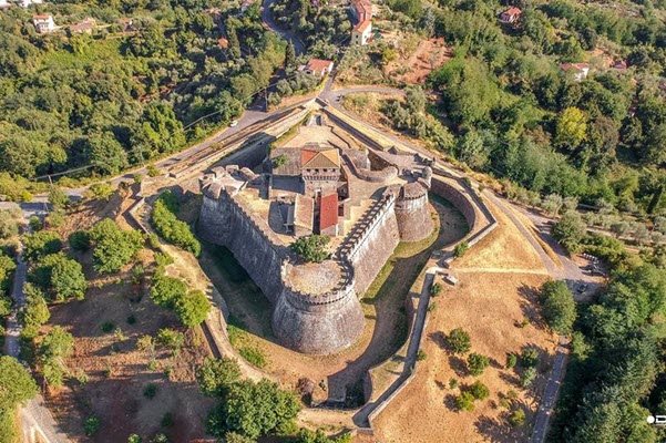 la fortezza di sarzanello a sarzana