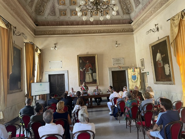 Cerimonia Onorificenza a Filippo Grandi 