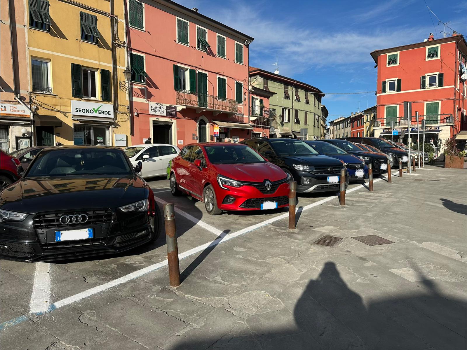 Piazza San Giorgio parcheggi bianchi