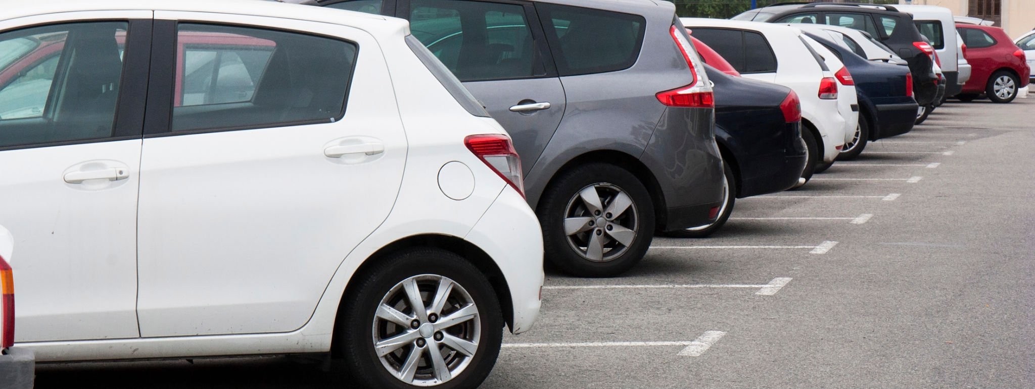 Auto in sosta archivio