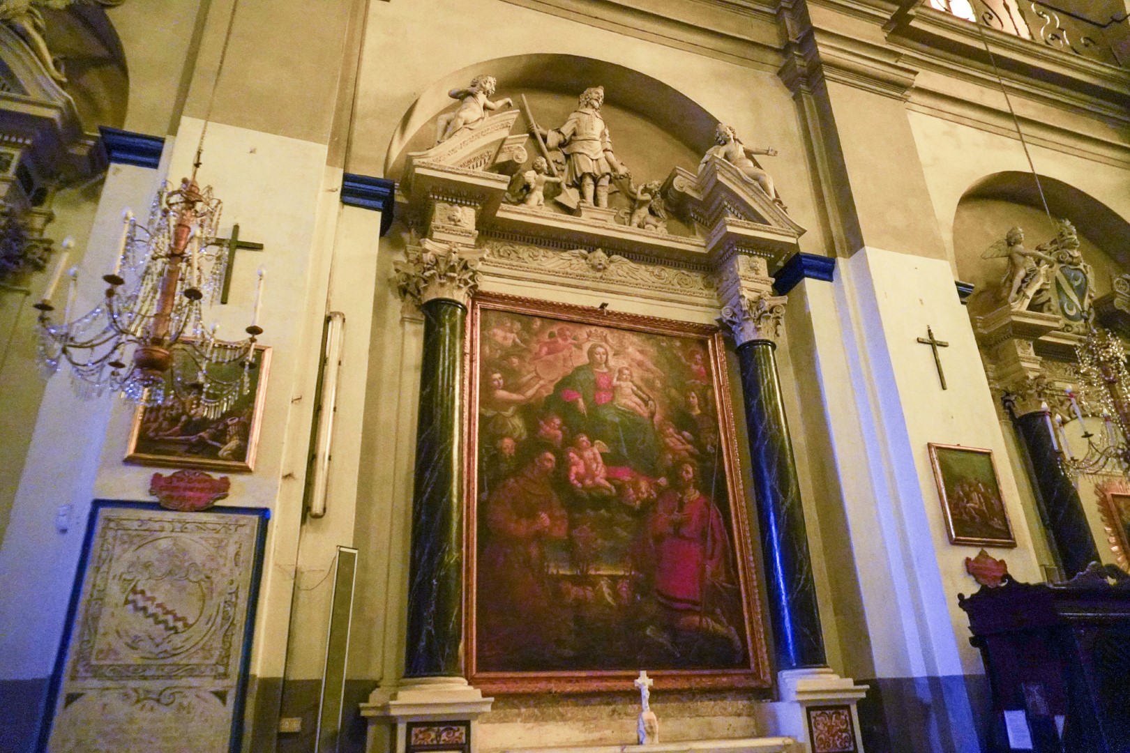 chiostro di san francesco a Sarzana  CC-BY-SA-3_0 ph: Dapa19 fonte: wikimedia.org