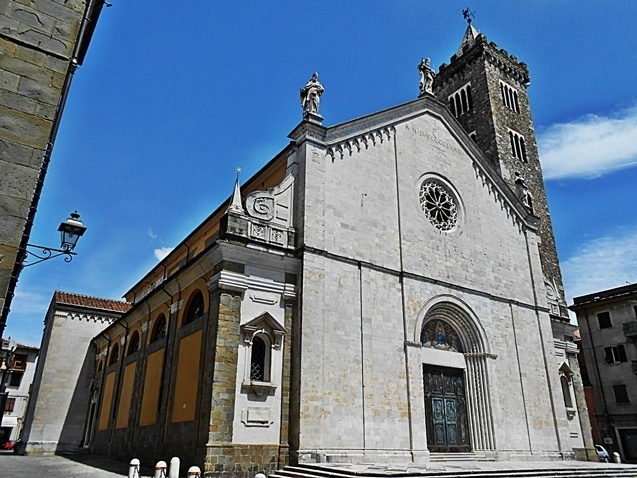 facciata della cattedrale dell'Assunta di Sarzana